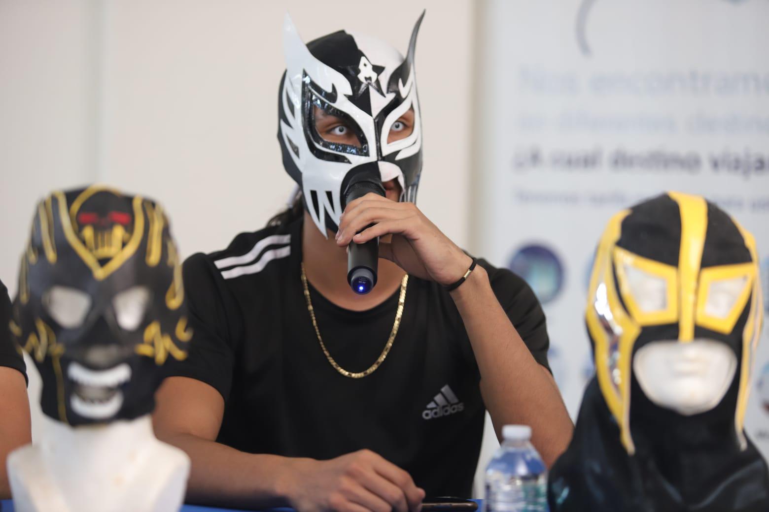 $!Destapan lucha inicial en presentación de La Parka en Mazatlán