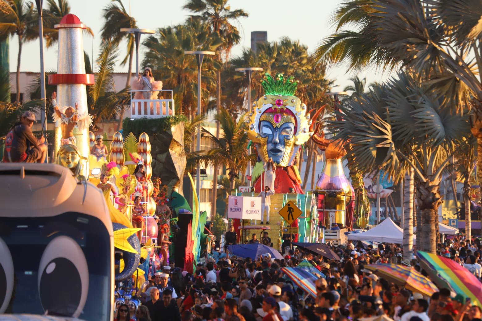 $!Vive Mazatlán la emoción del primer desfile del Carnaval de Mazatlán