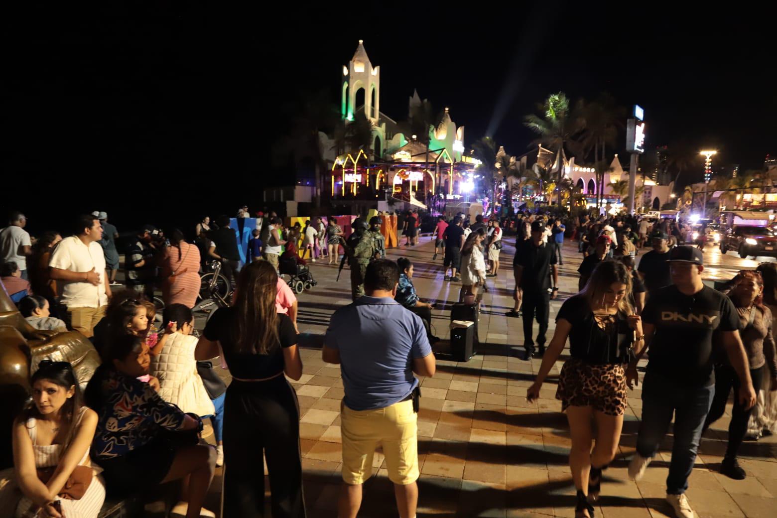 $!Disminuye afluencia de vacacionistas en las Letras de Mazatlán