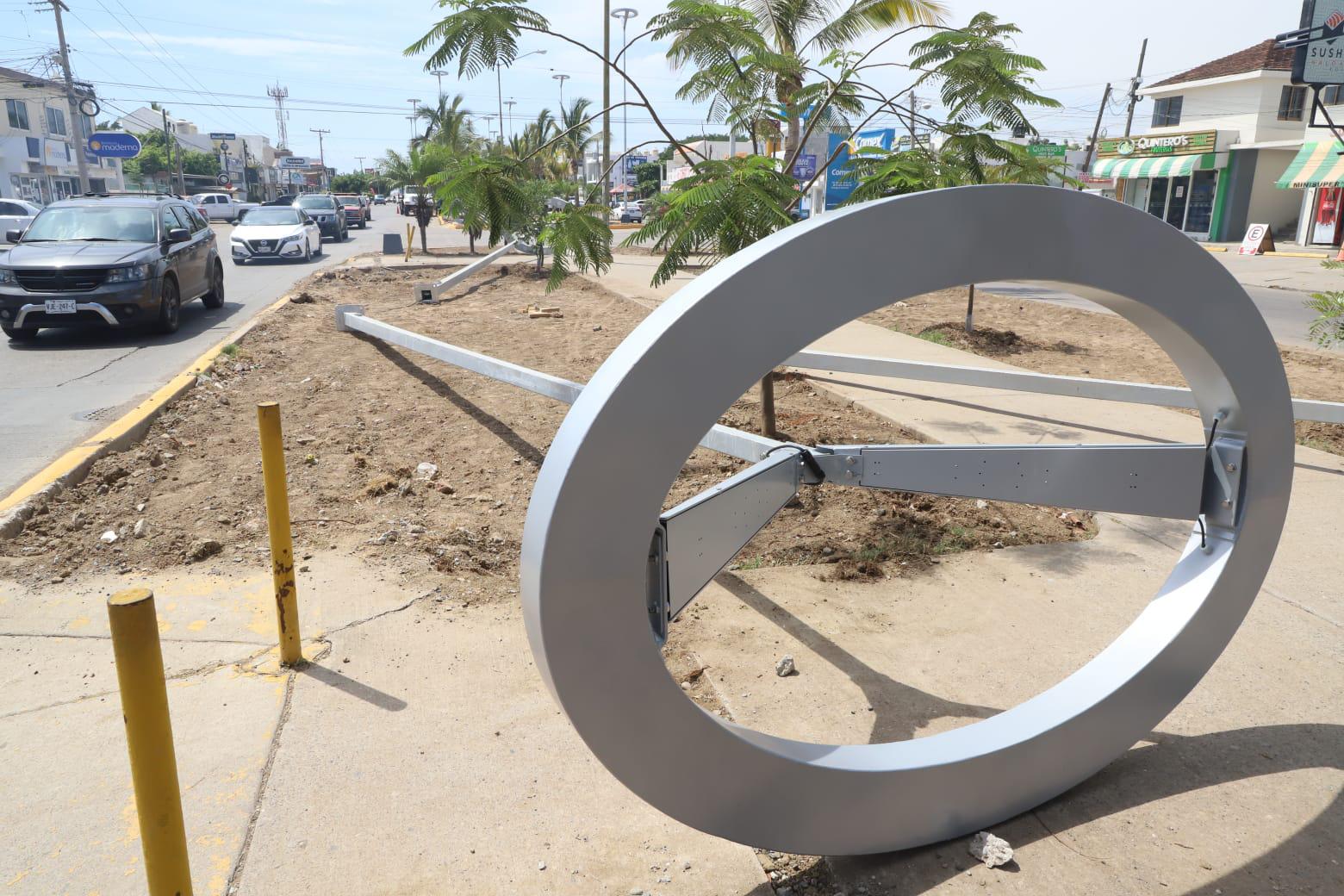 $!Pese a investigación de la ASE, en Mazatlán instalan a ‘destiempo’ luminarias de Azteca Lighting