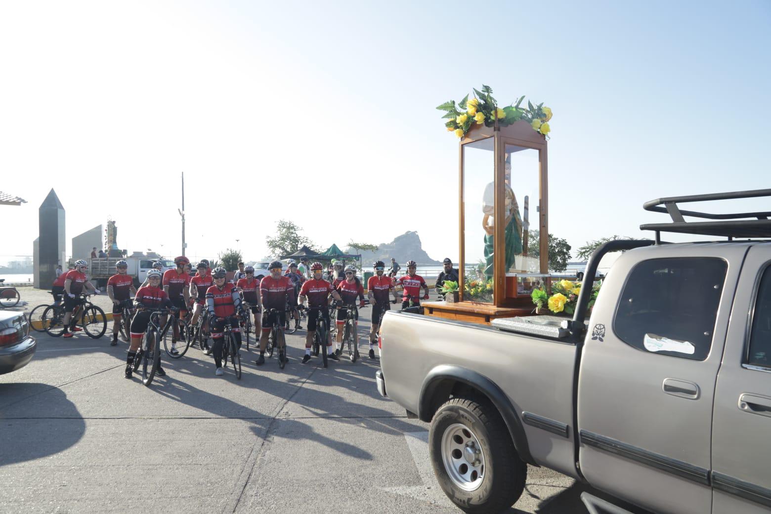 $!Cumplen familias ciclistas con su peregrinación en honor a San Judas Tadeo