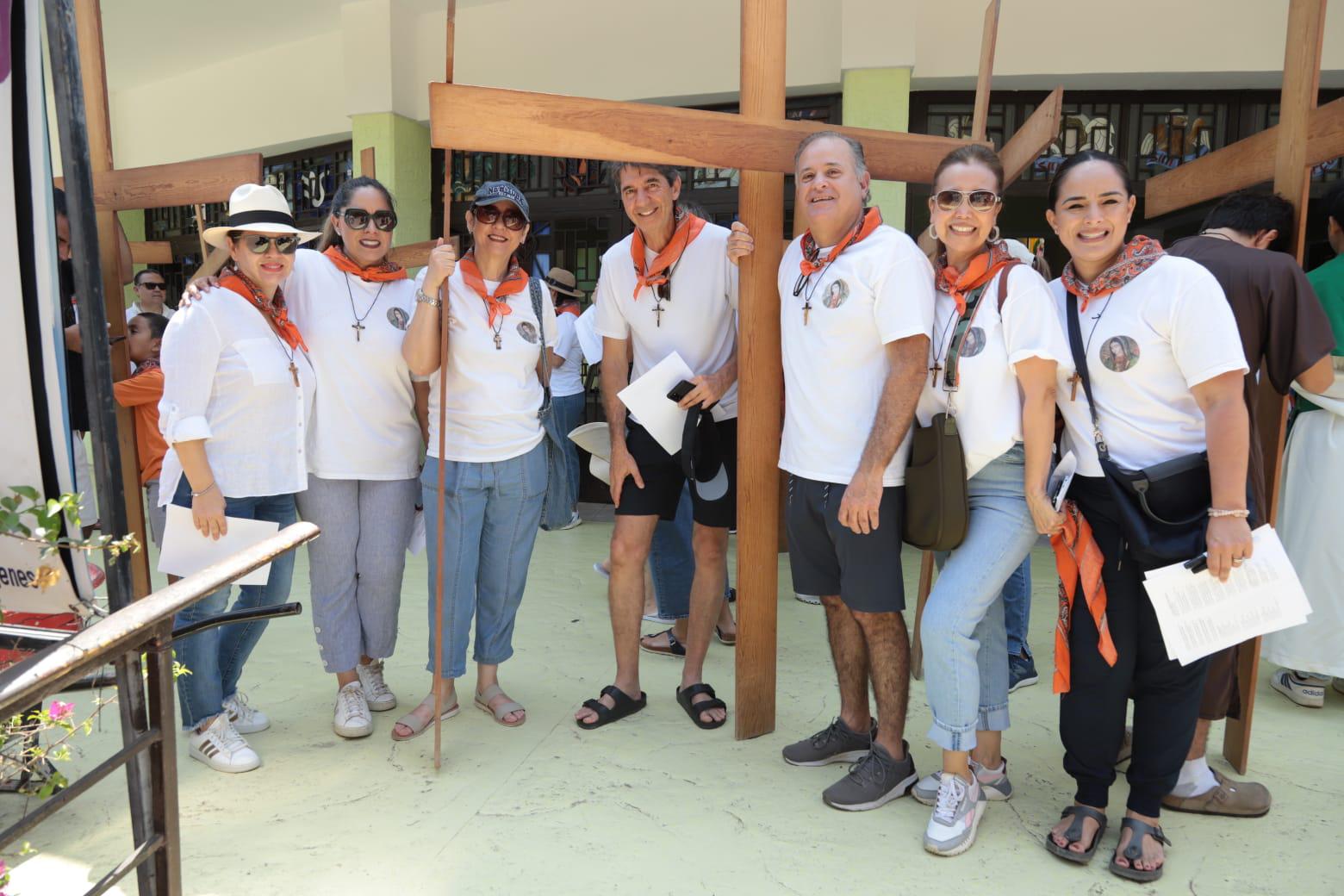 $!Denisse Flores, Marisol Cruz, Paty Estrada, Jorge Pérez Castro, Luis Díaz, Grimy Velarde de Díaz y Beatriz Cruz.