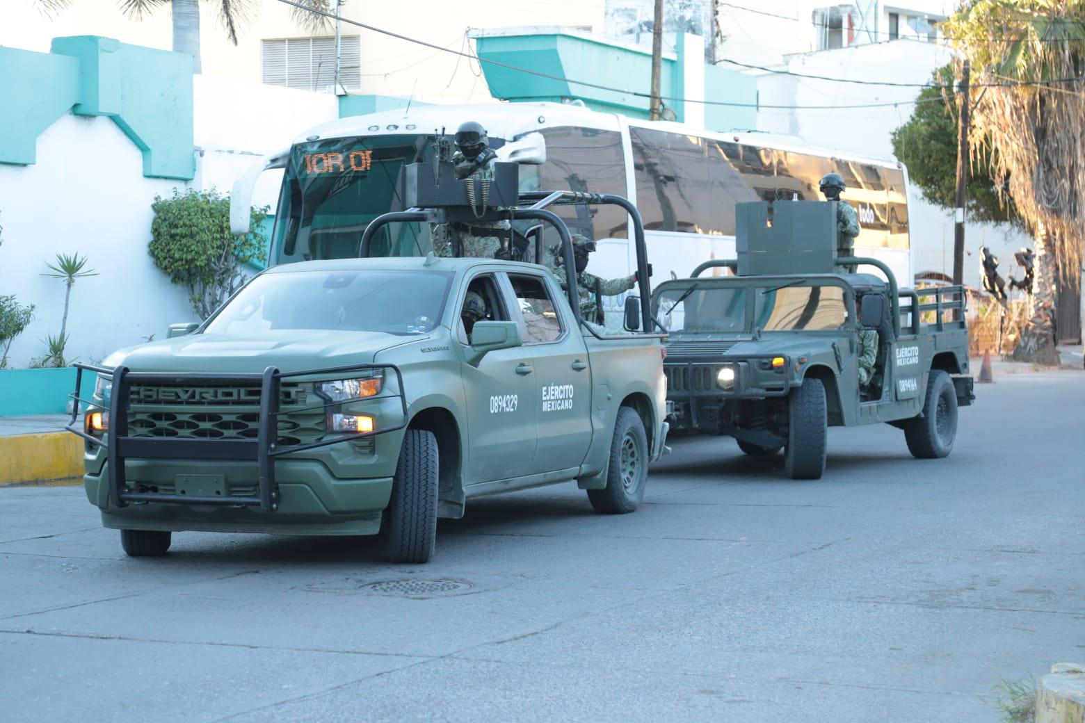 $!Detienen en la Zona Dorada de Mazatlán a hombres presuntamente armados