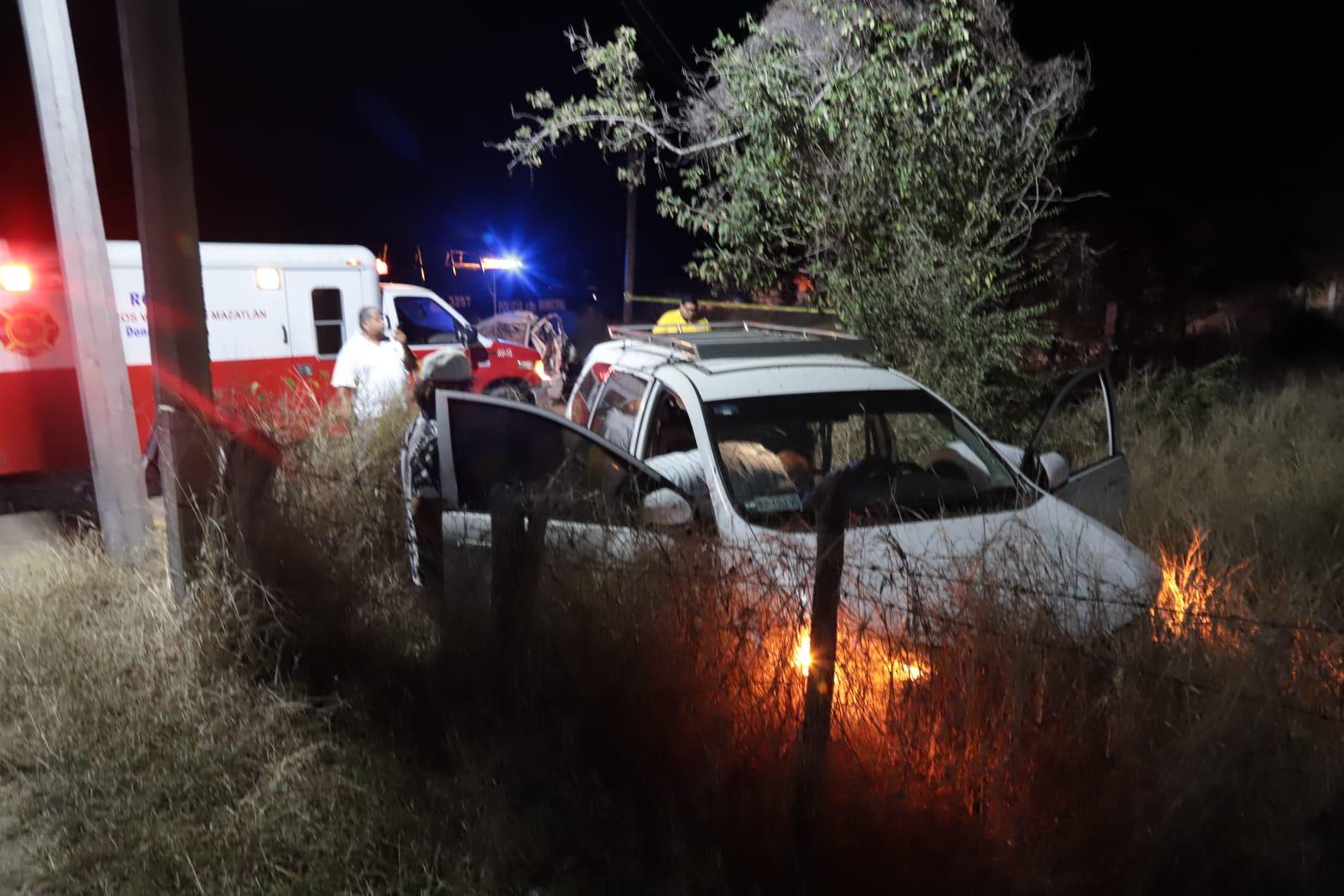 $!Aparatosa carambola en la Internacional, al sur de Mazatlán, deja 2 muertos y 8 heridos