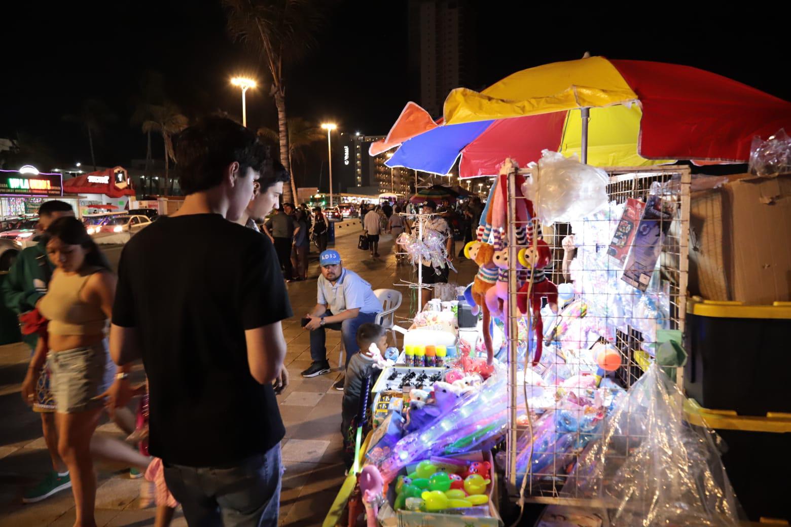 $!Disminuye afluencia de vacacionistas en las Letras de Mazatlán