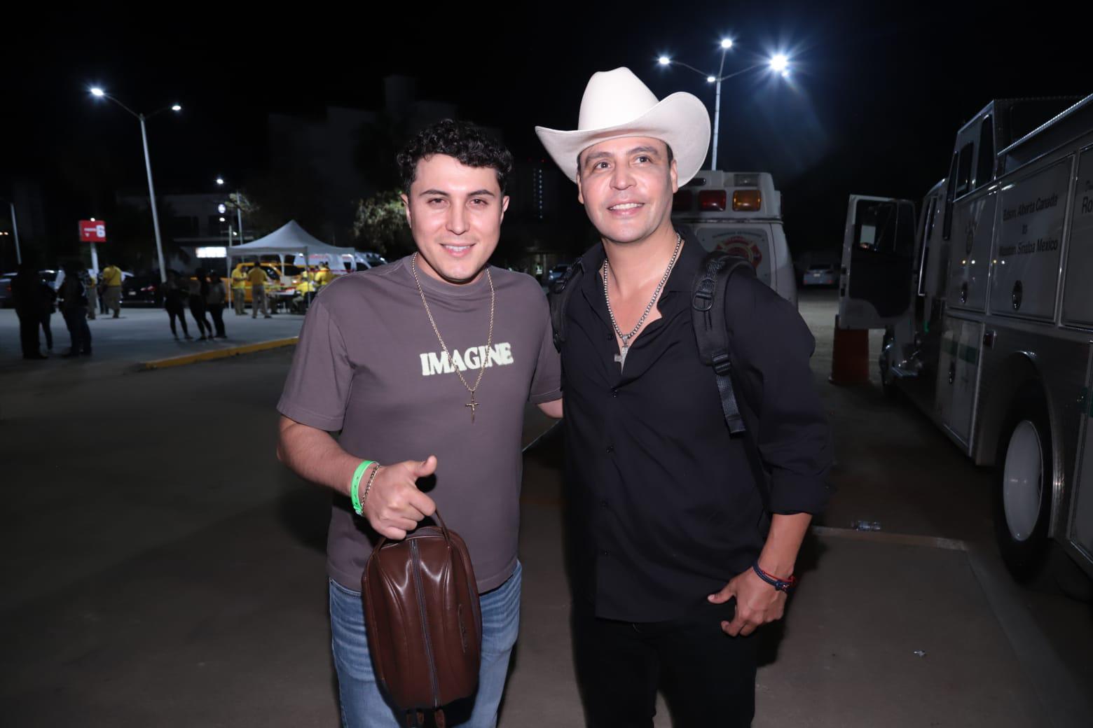 $!El dúo integrado por Johnny Zazueta y Omar Tarazón, seguirá de gira.