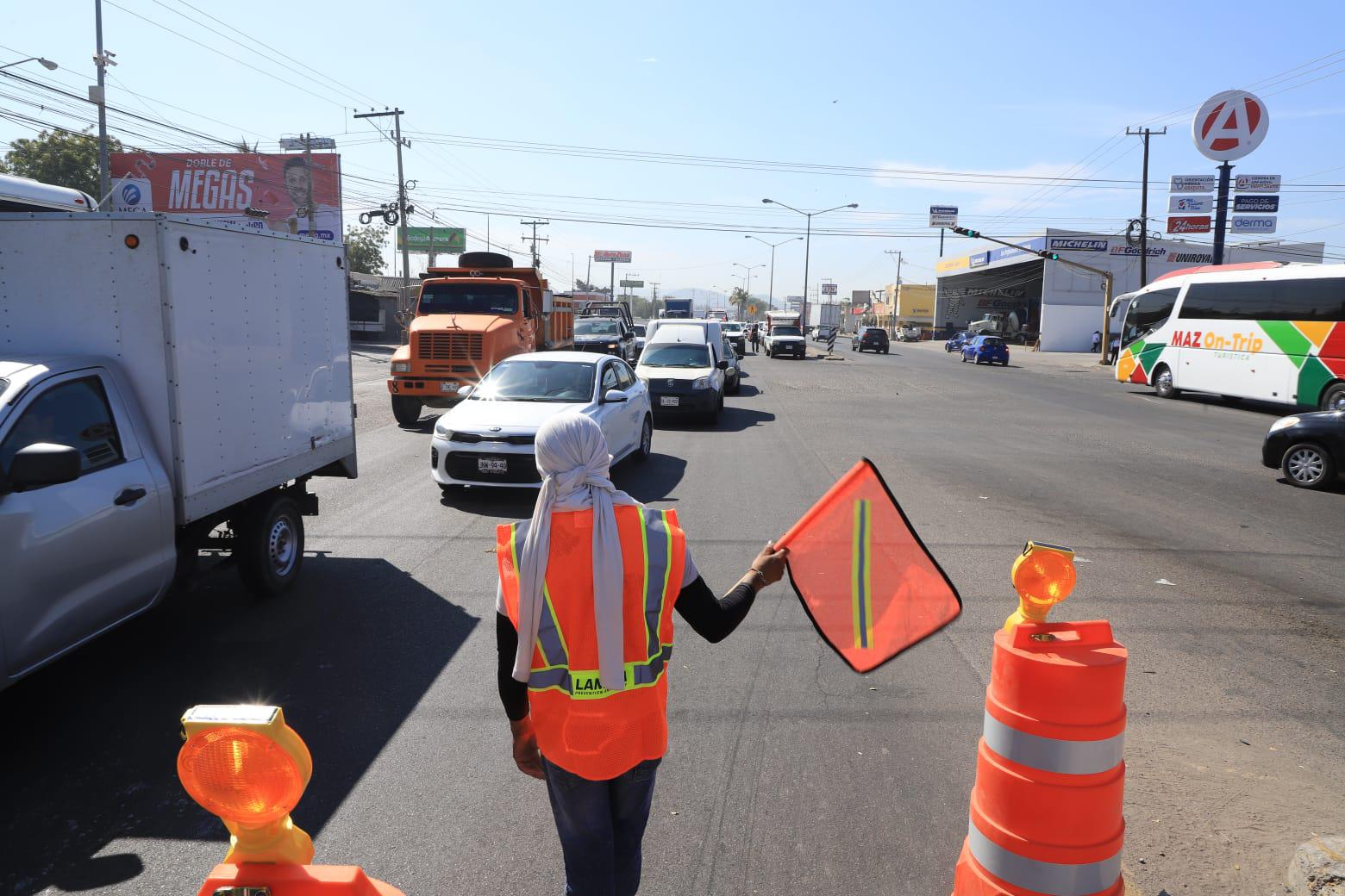 $!Colapsa el tráfico por inicio de construcción de puente entre Colosio y Múnich, en Mazatlán