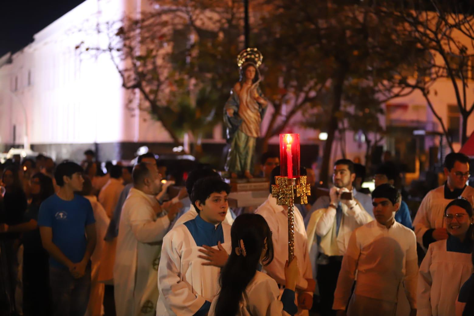 $!Muestran cientos de feligreses mazatlecos su fe a la Virgen de Nazaret