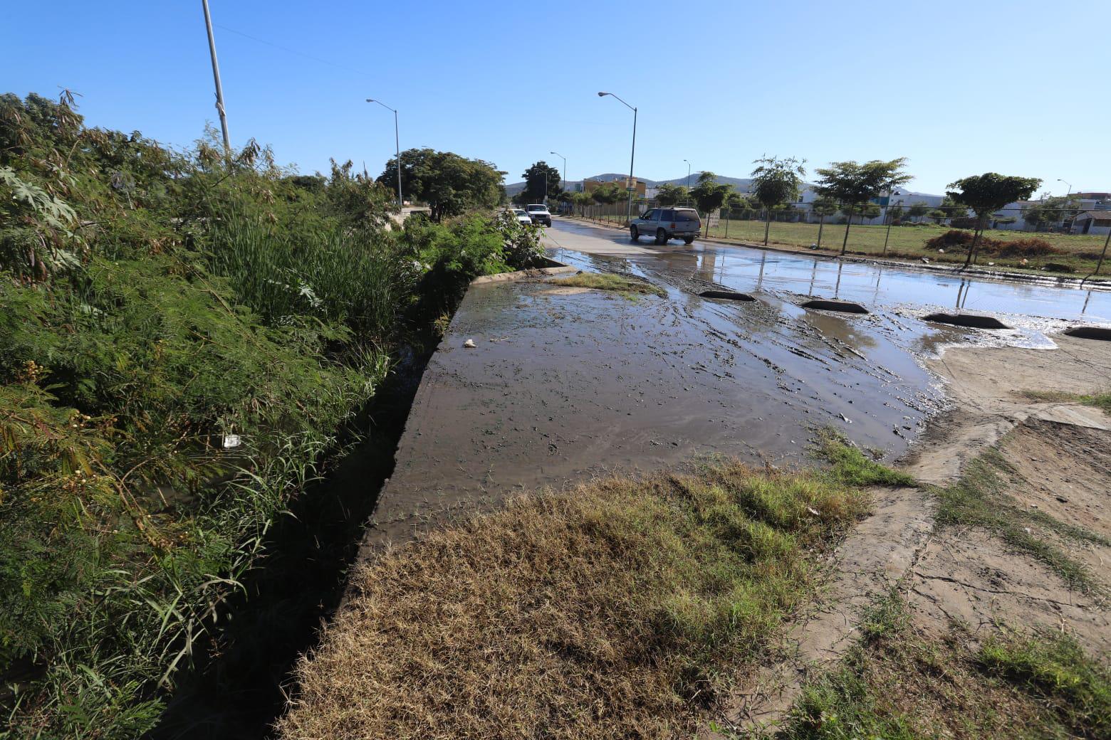 $!Contaminan el arroyo Jabalines con descargas de aguas negras, en Mazatlán