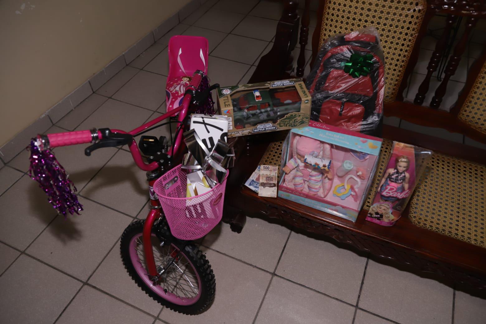 $!‘Sé un Rey Mago’ sigue sorprendiendo a niños de Mazatlán