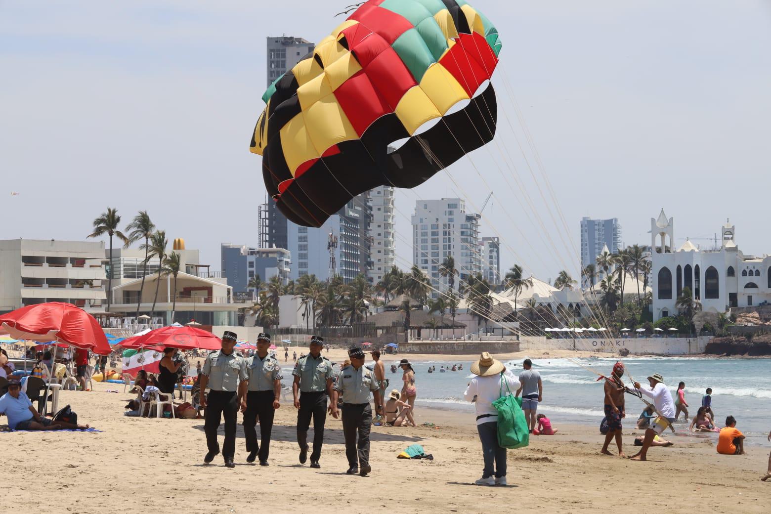 $!Mazatlán recibe la Semana Santa con menor afluencia en sus playas