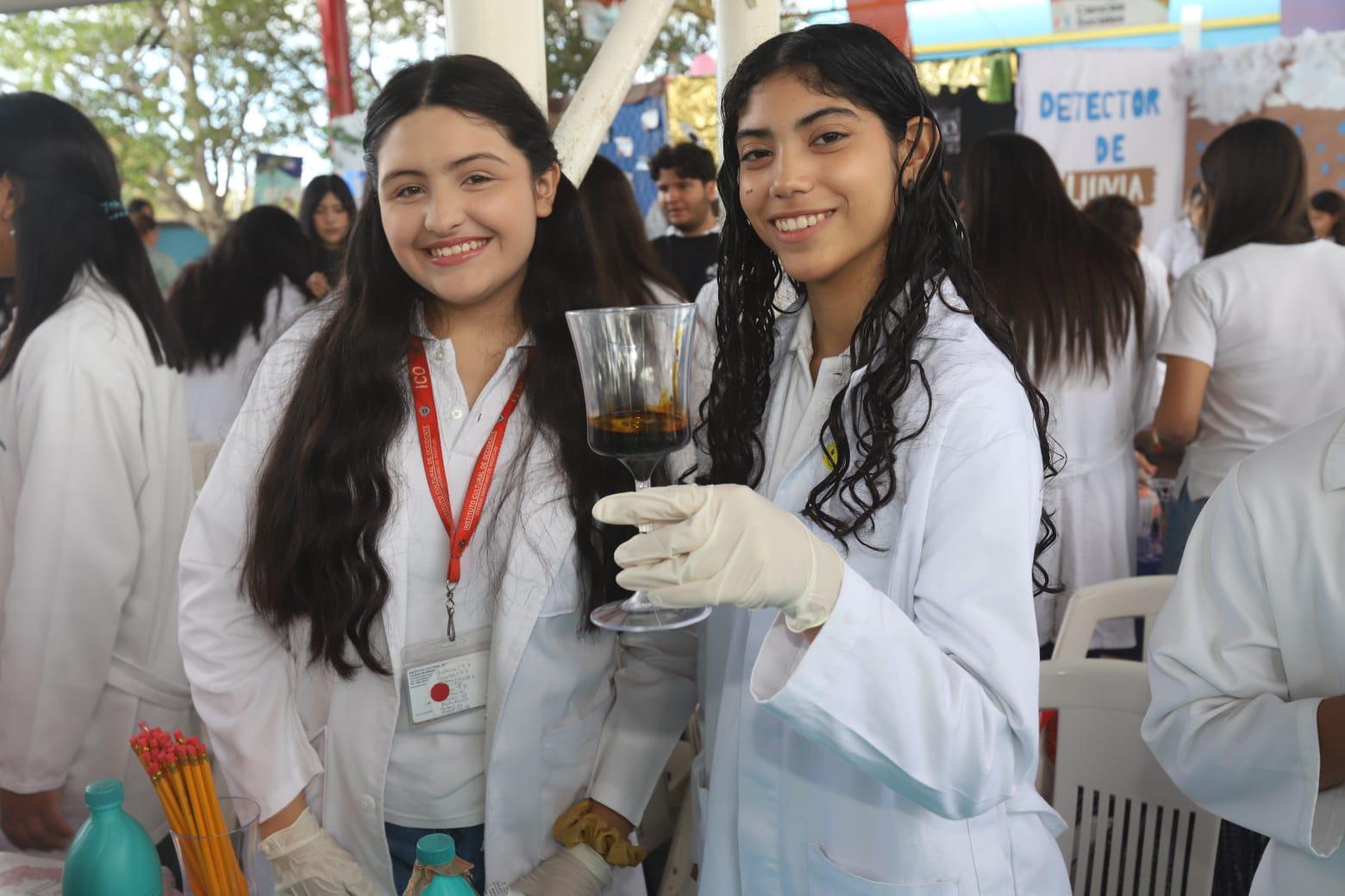$!Isabela Sánchez y Ashley Tirado.