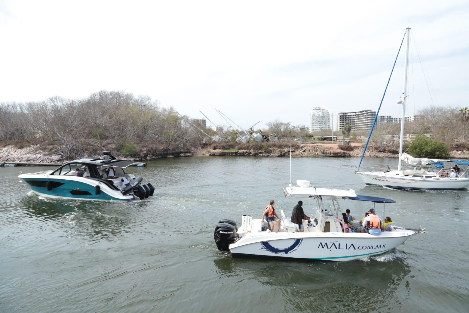 $!Regulan velocidad, sonido y chalecos en catamaranes y yates en la Marina, en Mazatlán