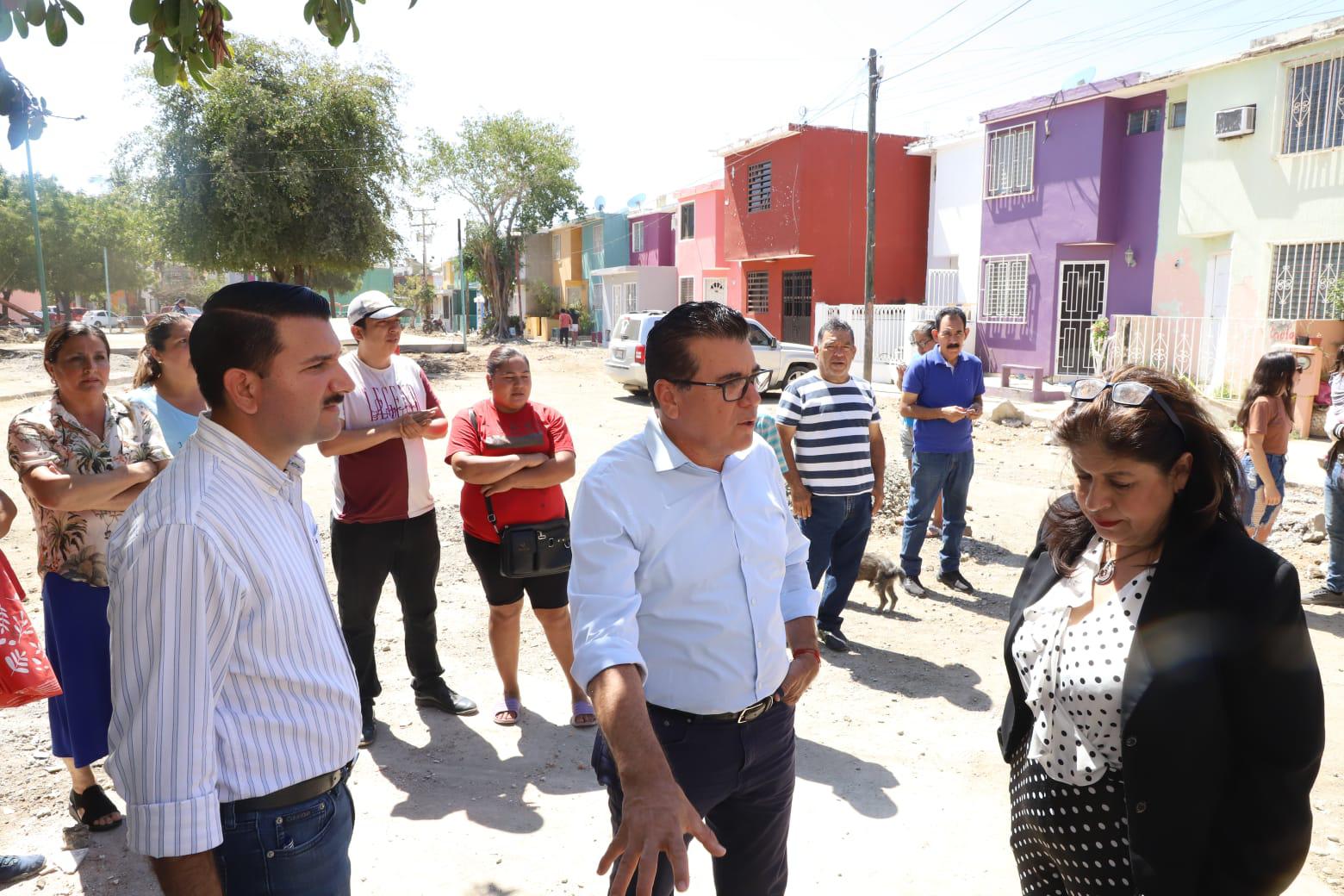 $!Supervisa Alcalde de Mazatlán obras que están por concluir en el Infonavit Alarcón