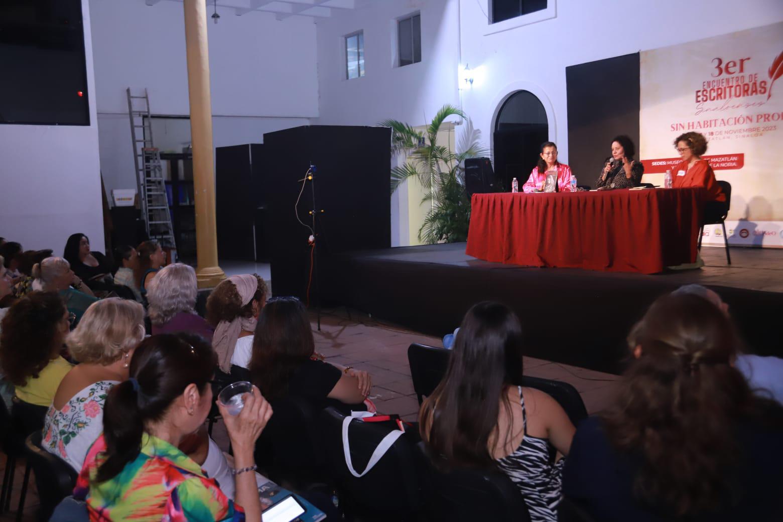 $!El público disfrutó del primer día de actividades del tercer Encuentro de Escritoras Sinaloenses.