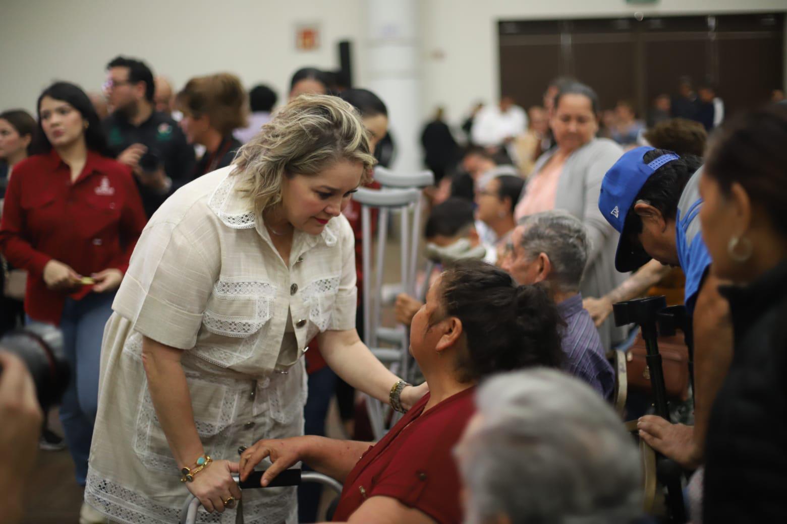 $!Entrega Beneficencia Pública Nacional 19 ambulancias y equipo a Sinaloa