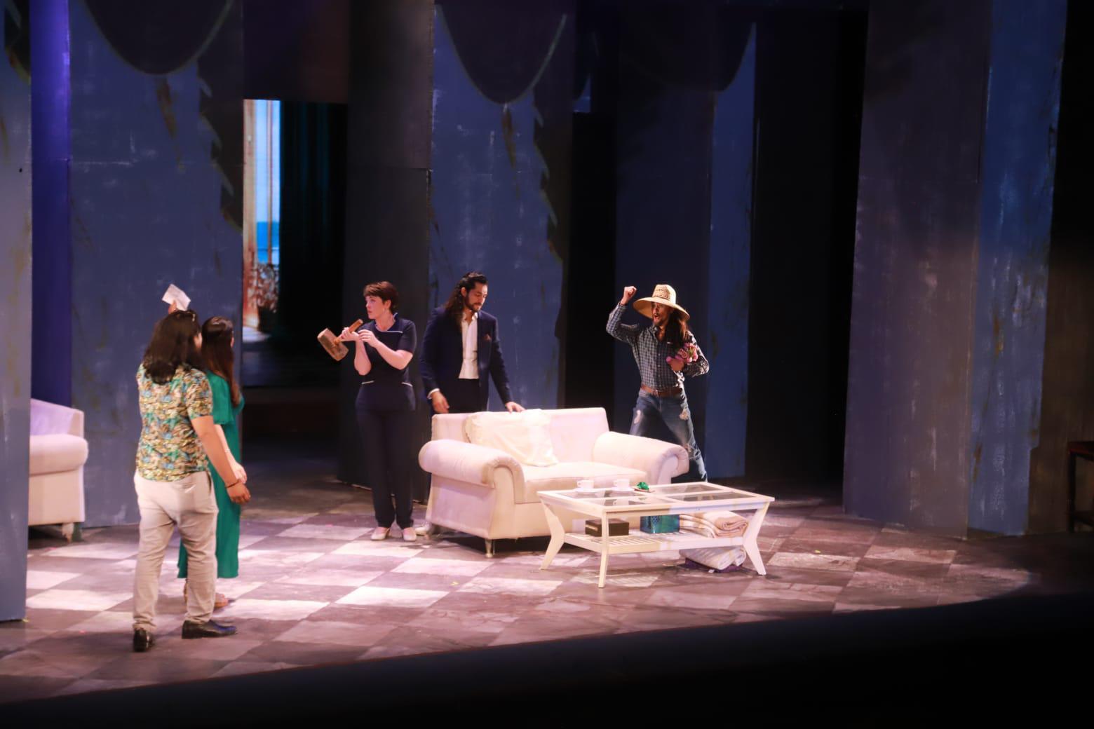 $!Una serie de enredos se desarrollaron en escena.