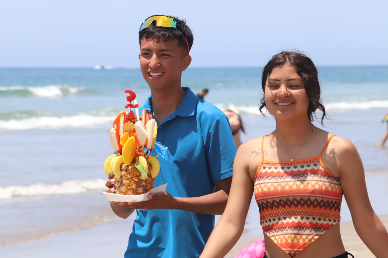 $!Mazatlán recibe la Semana Santa con menor afluencia en sus playas