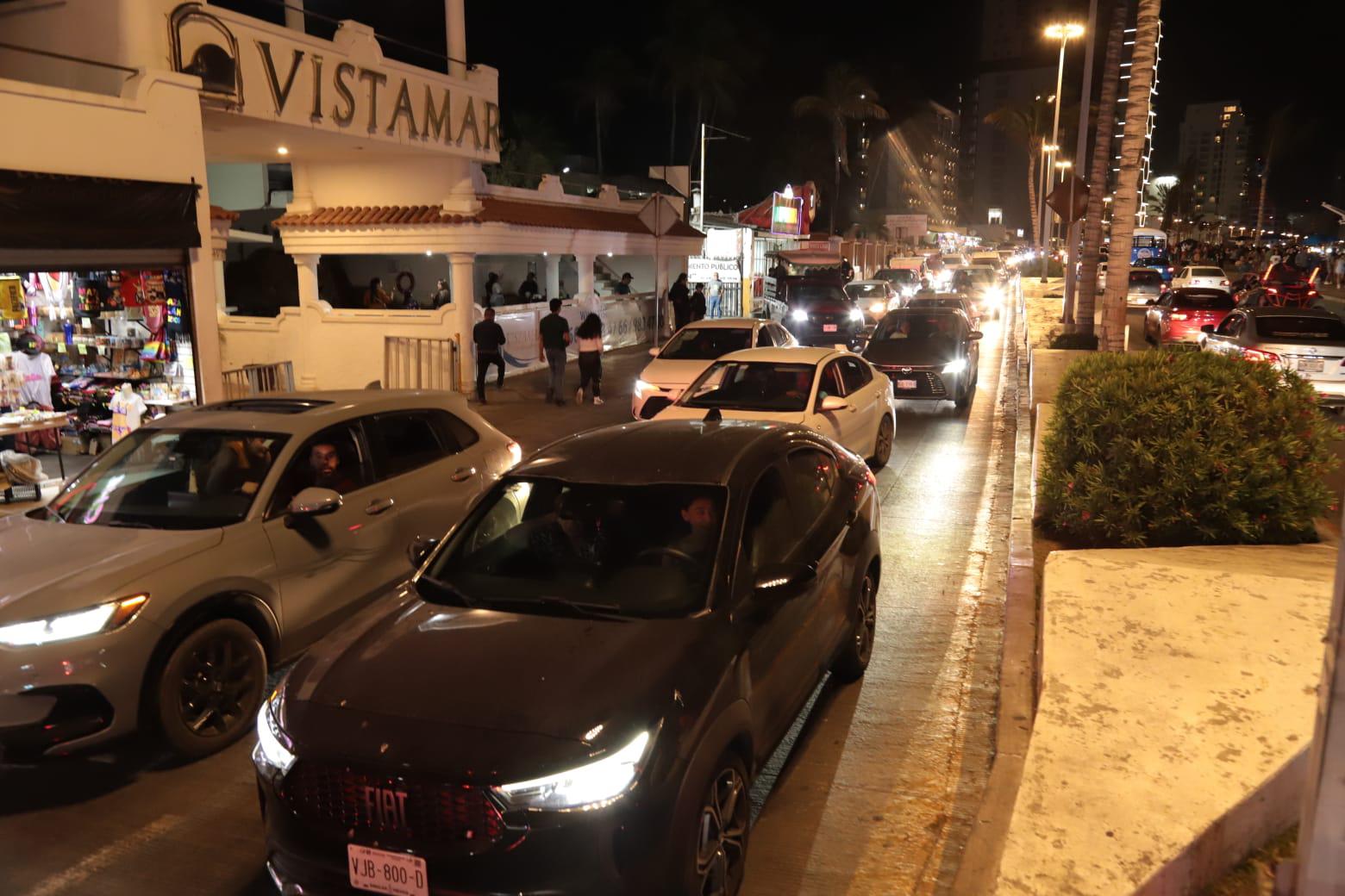 $!Disminuye afluencia de vacacionistas en las Letras de Mazatlán