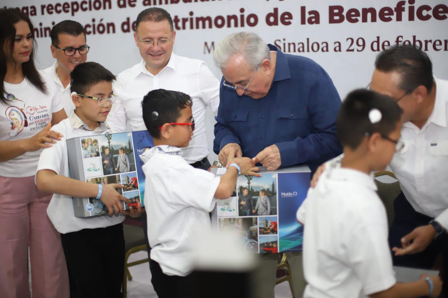 $!Entrega Beneficencia Pública Nacional 19 ambulancias y equipo a Sinaloa