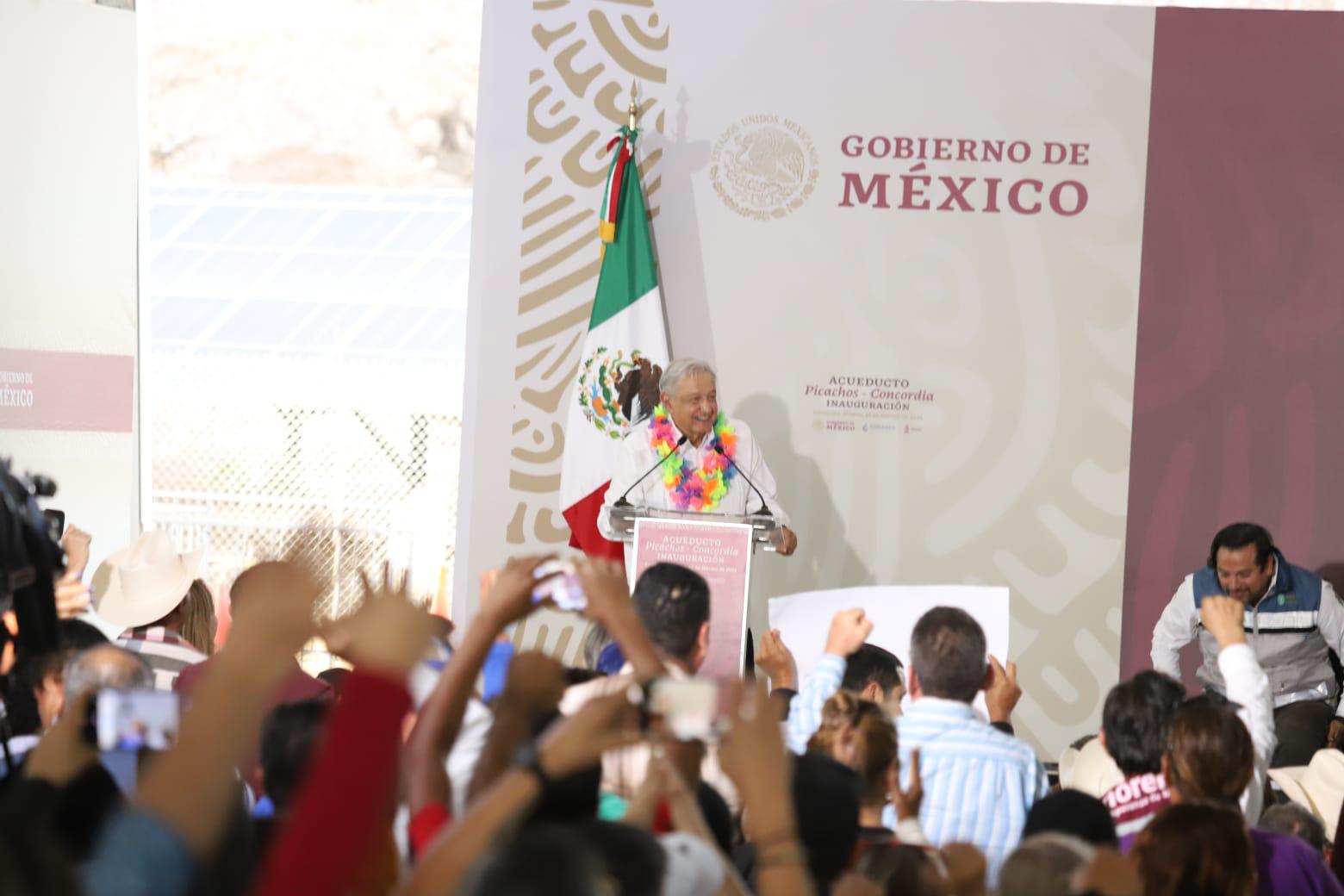 $!Siempre he hecho de mi vida una línea recta: AMLO