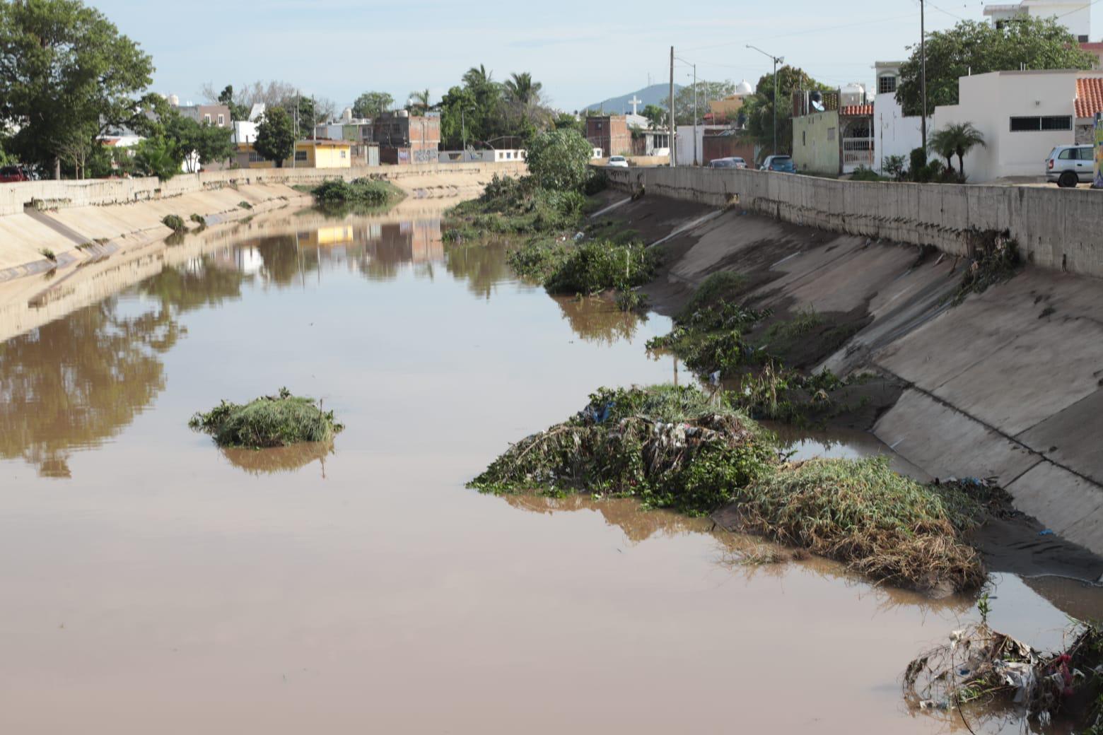 $!Viven complicada madrugada vecinos colindantes al Arroyo Jabalines
