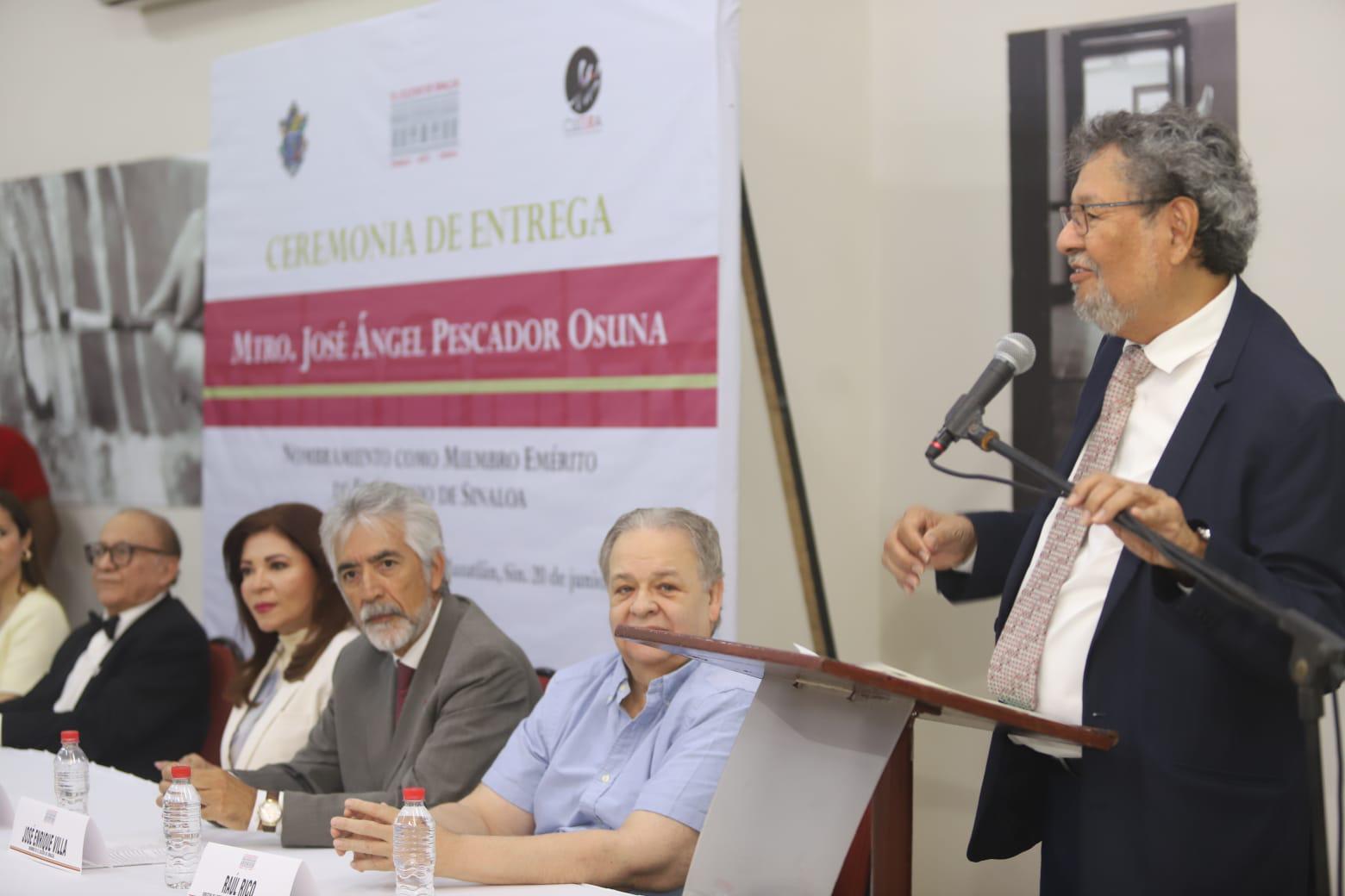$!Élmer Mendoza expresó unas palabras a los presentes.