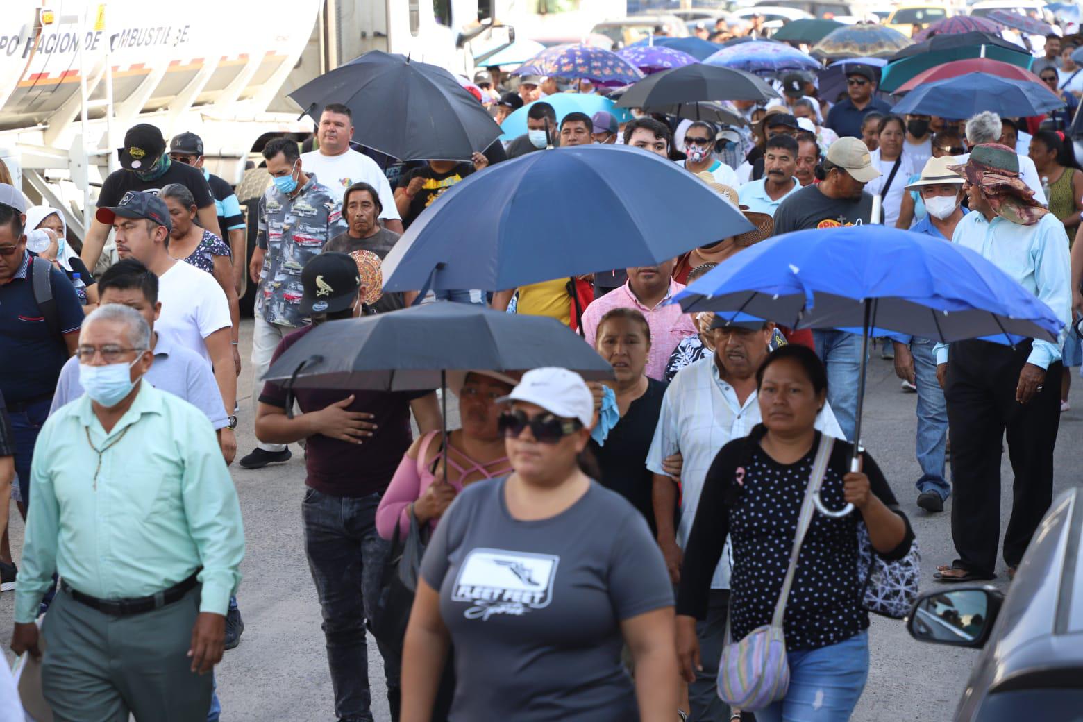 $!Vendedores de playa de Mazatlán exigen que Profepa regule permisos; denuncian hostigamiento de Oficialía Mayor