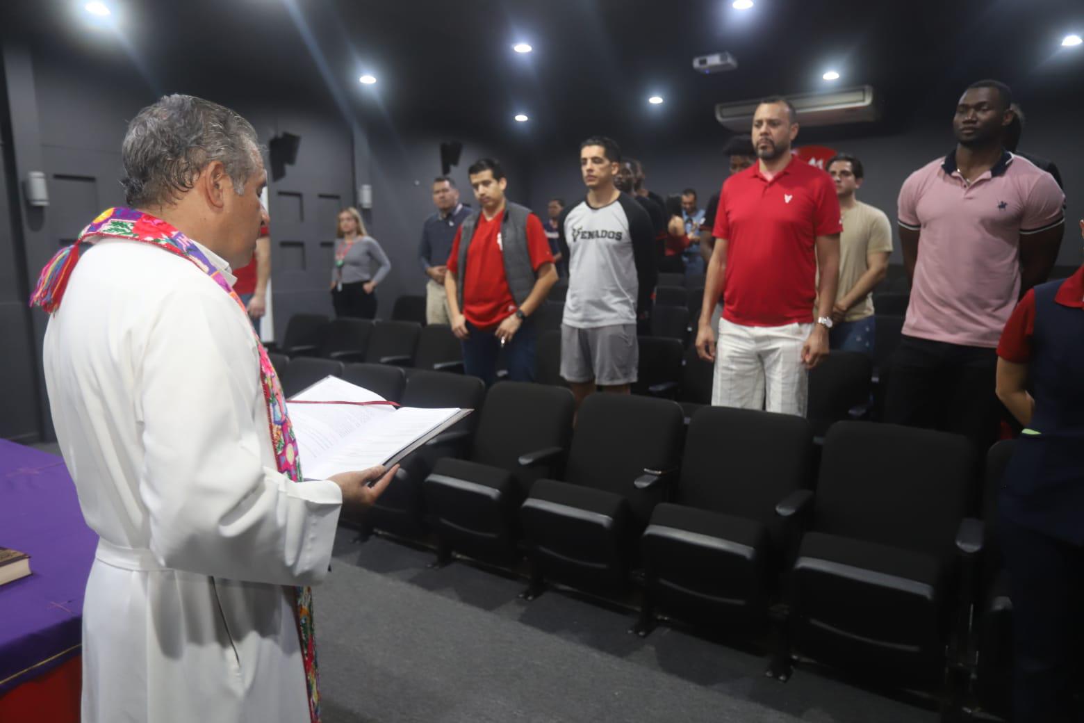 $!El Padre Xaveriano Mario Campos Loeza fue quien ofició la ceremonia