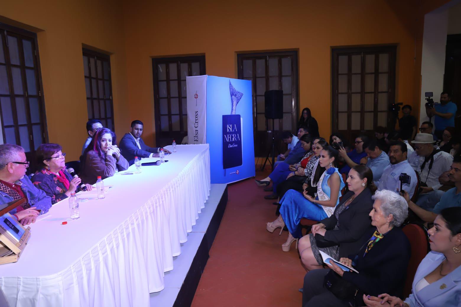 $!El público escuchó atento los comentarios.