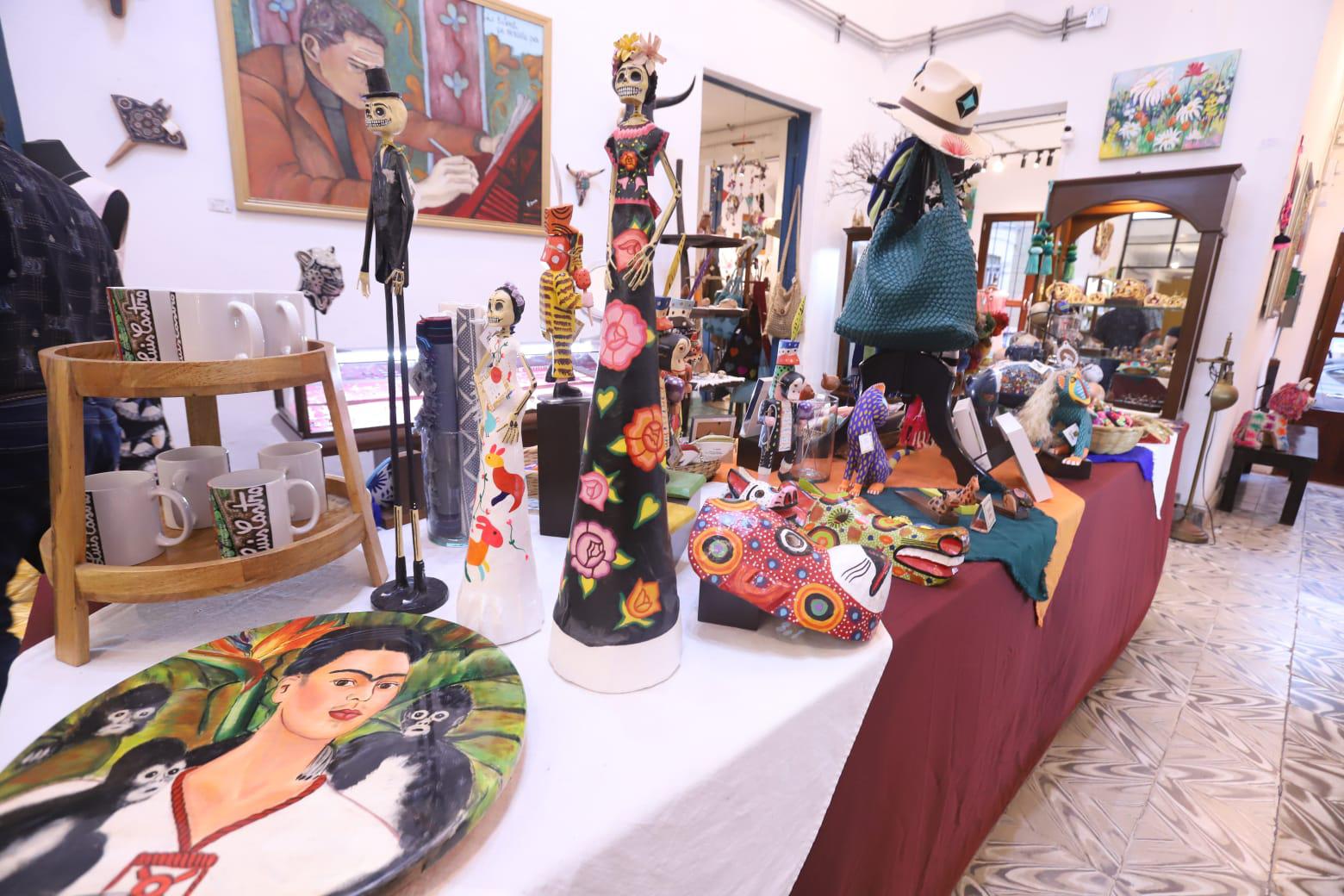 $!En los espacios se pueden apreciar todo tipo de trabajos artesanos.
