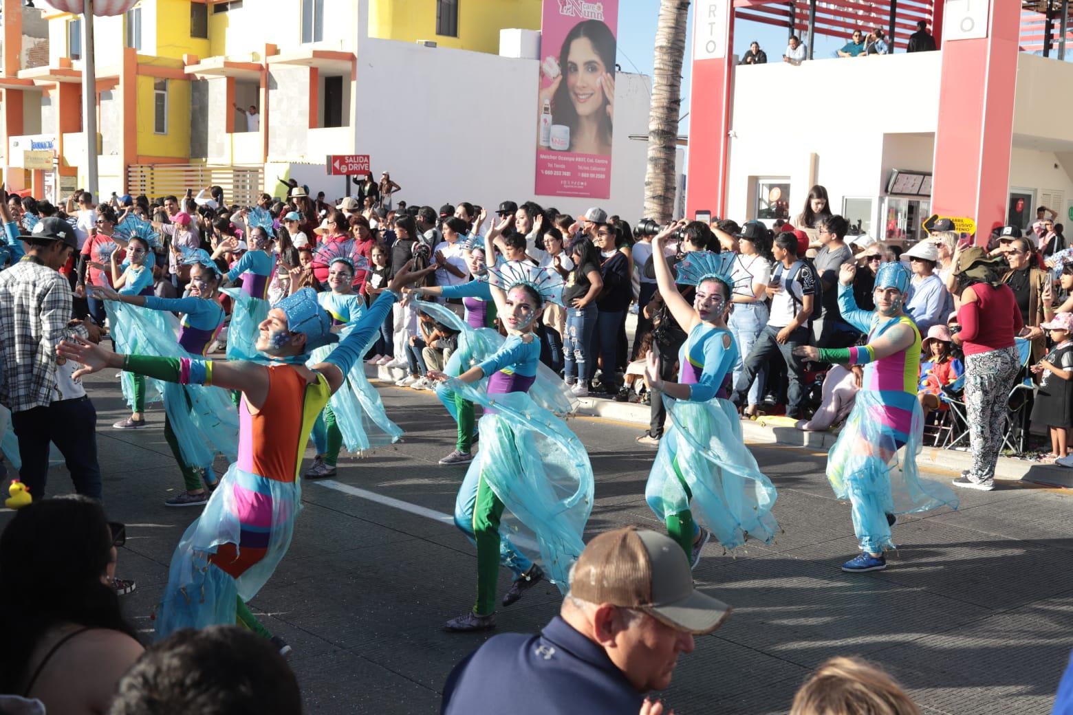$!Mazatlán se llena de fiesta, música y color con el segundo desfile del Carnaval 2025