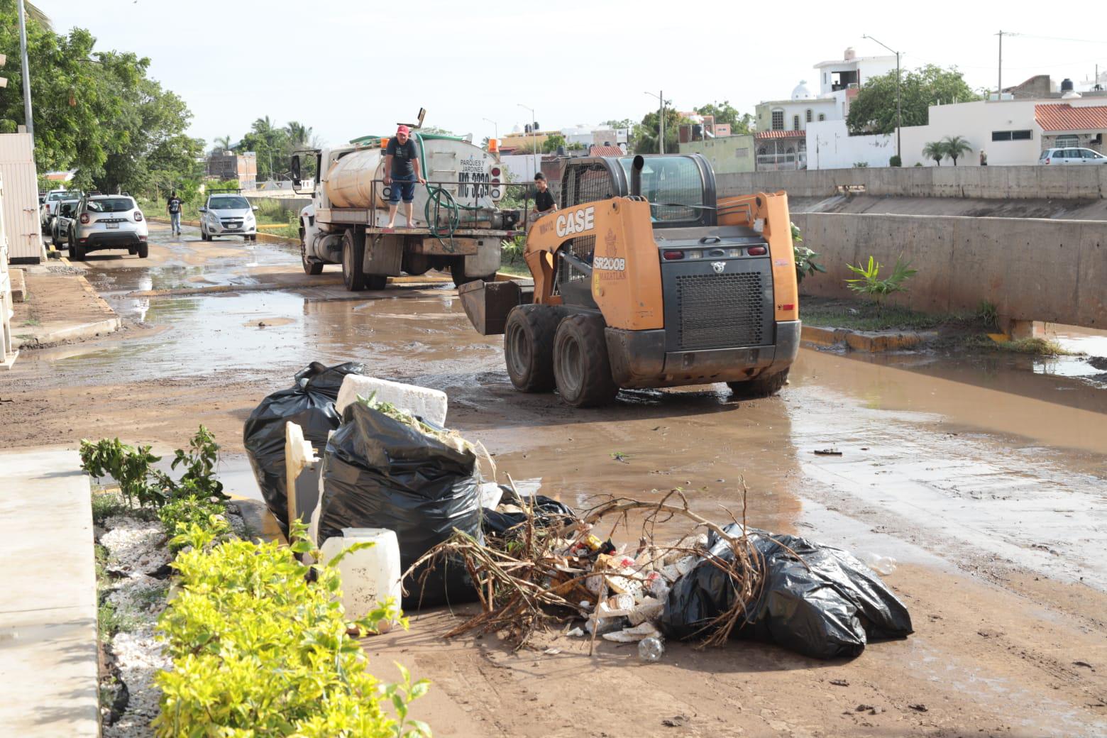 $!Viven complicada madrugada vecinos colindantes al Arroyo Jabalines