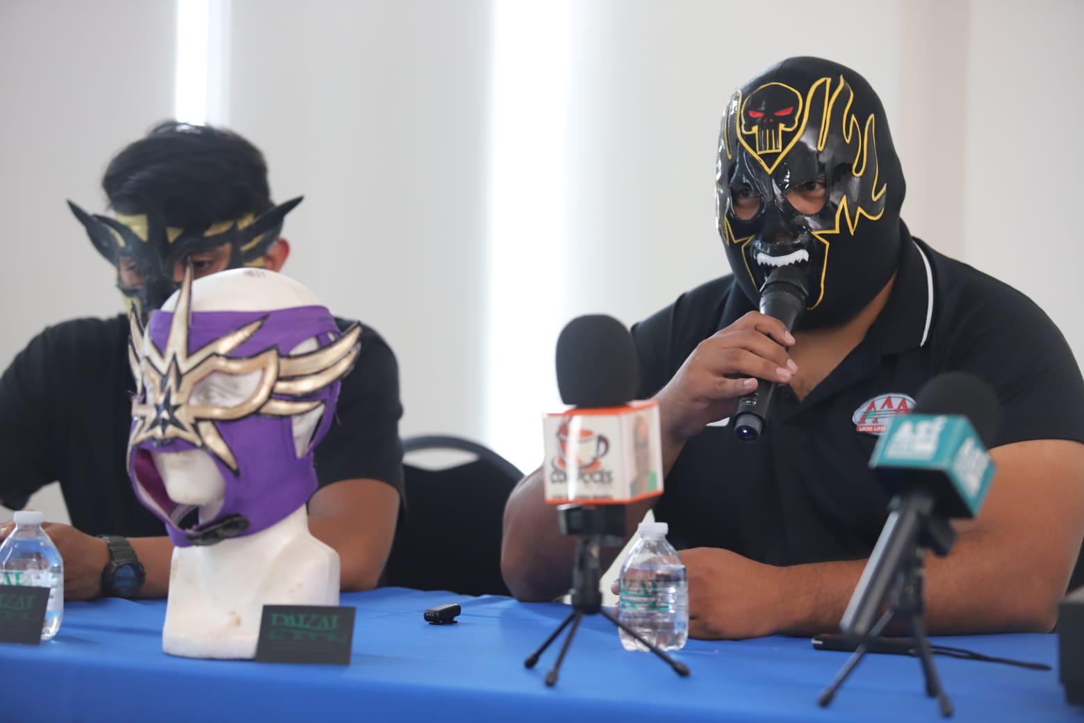 $!Destapan lucha inicial en presentación de La Parka en Mazatlán