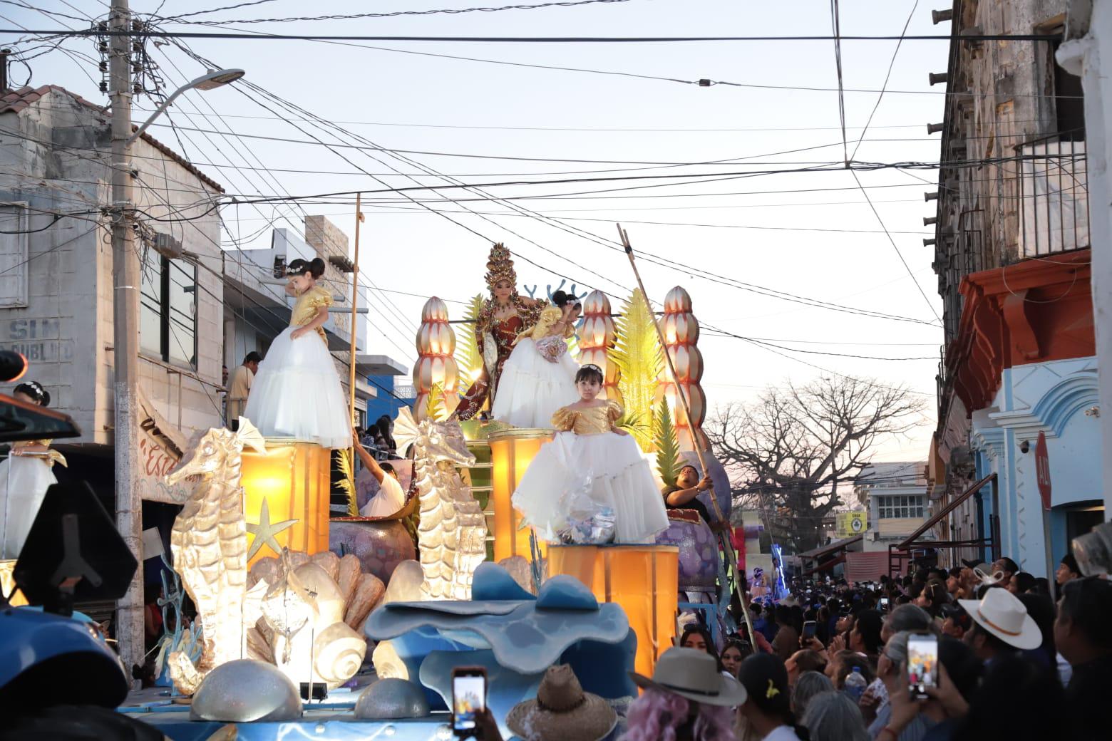 $!Disfrutan del tradicional desfile de carros alegóricos del Carnaval de Villa Unión, al sur de Mazatlán