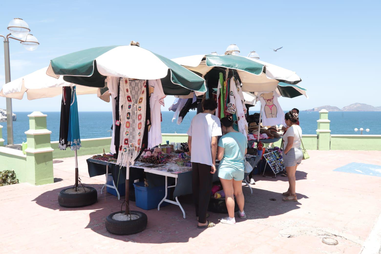 $!Domingo tranquilo en el Faro de Mazatlán y el Paseo del Centenario tras el bullicio de Semana Santa