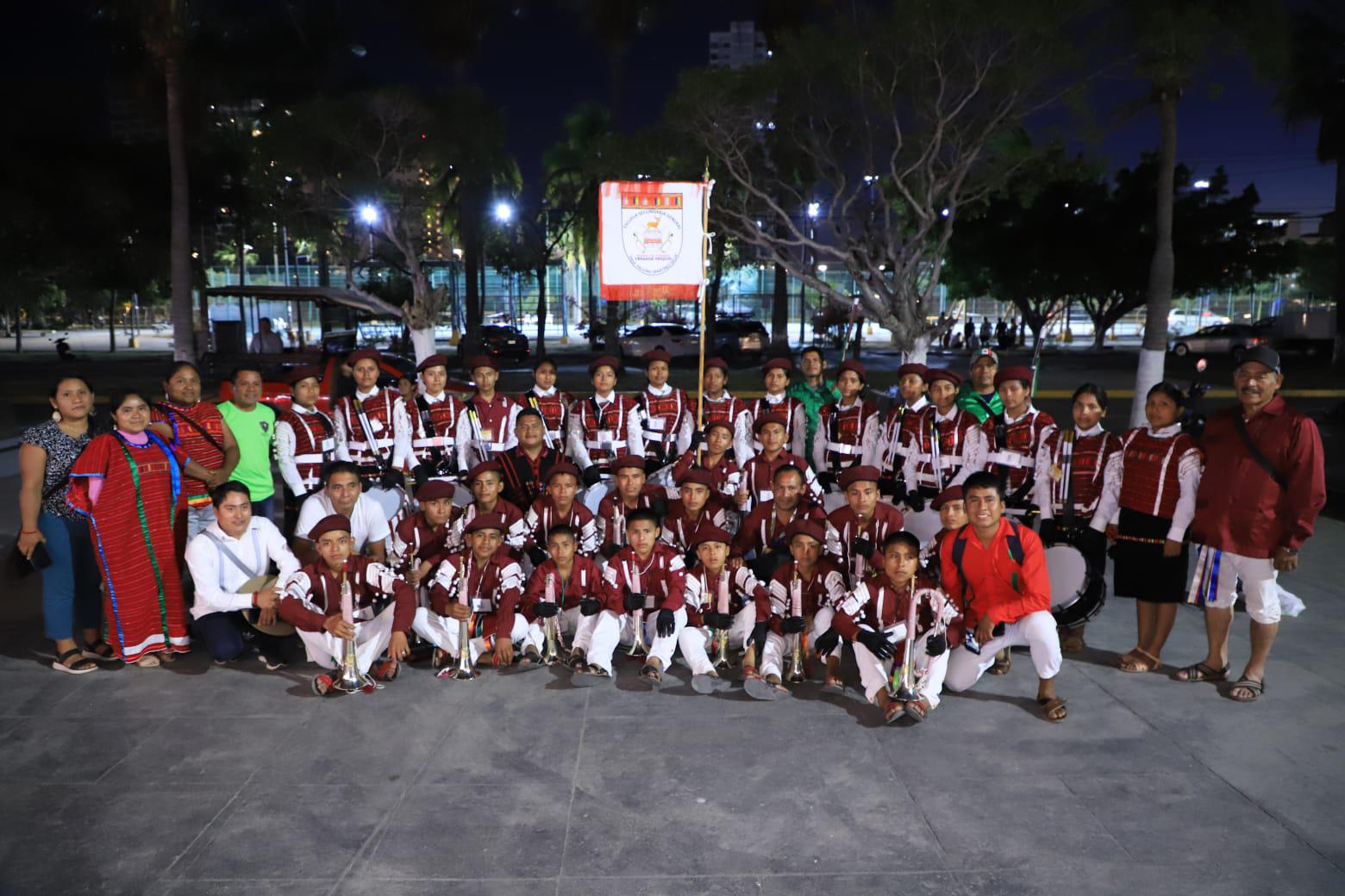 $!Viajan Niños Triquis miles de kilómetros para competencia de bandas de guerra en Mazatlán