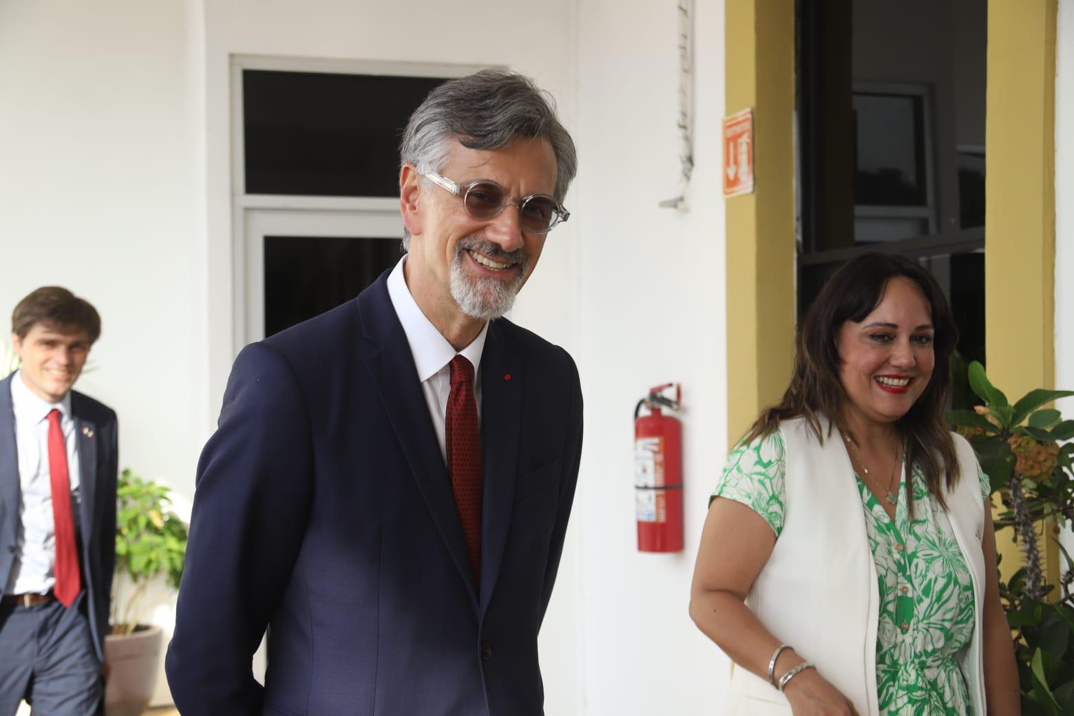 $!Reconoce Embajador de Francia logística del puerto de Mazatlán