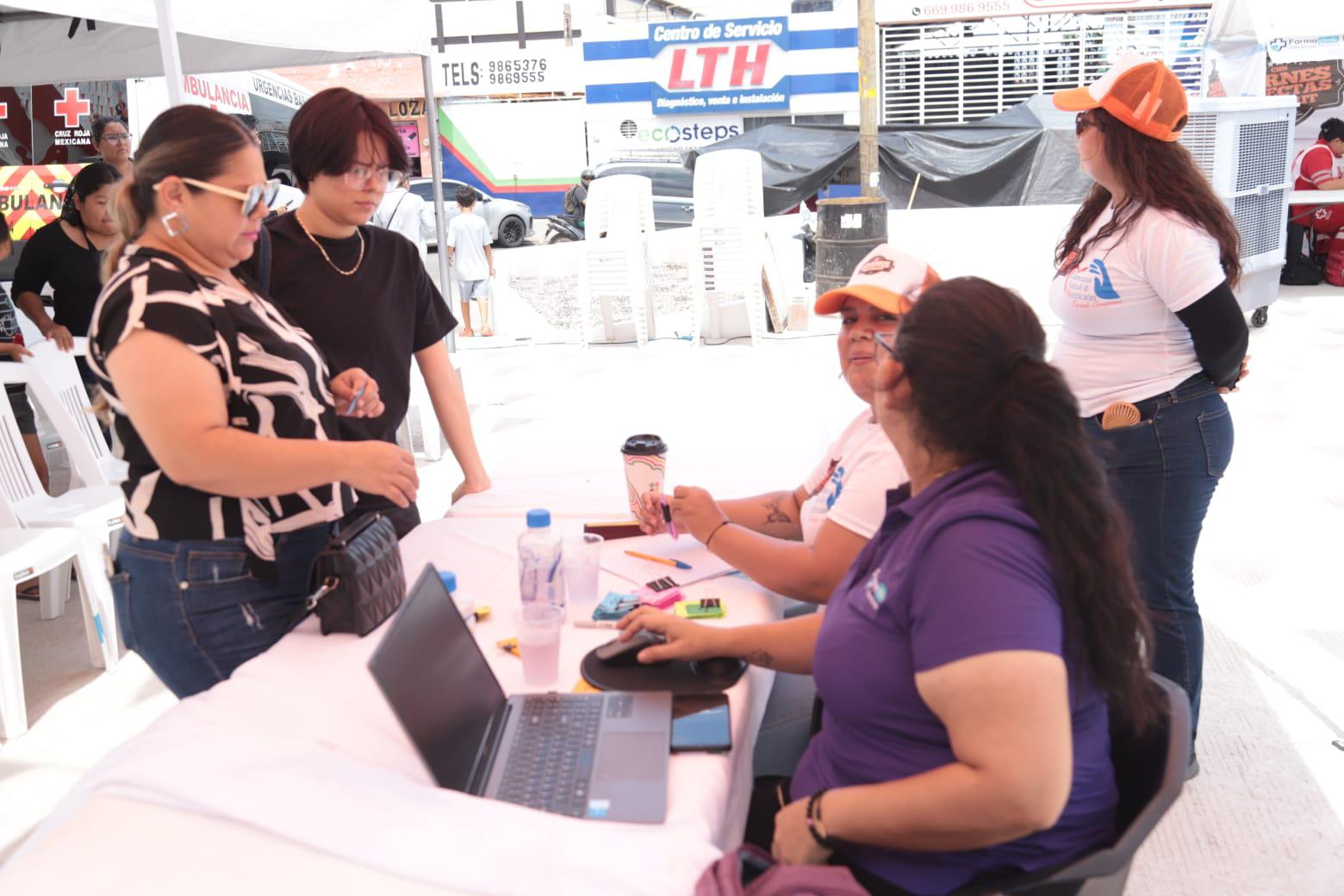 $!Mazatlecos responden al segundo día de la Caravana de Salud y Nutrición ‘Tocando Corazones’