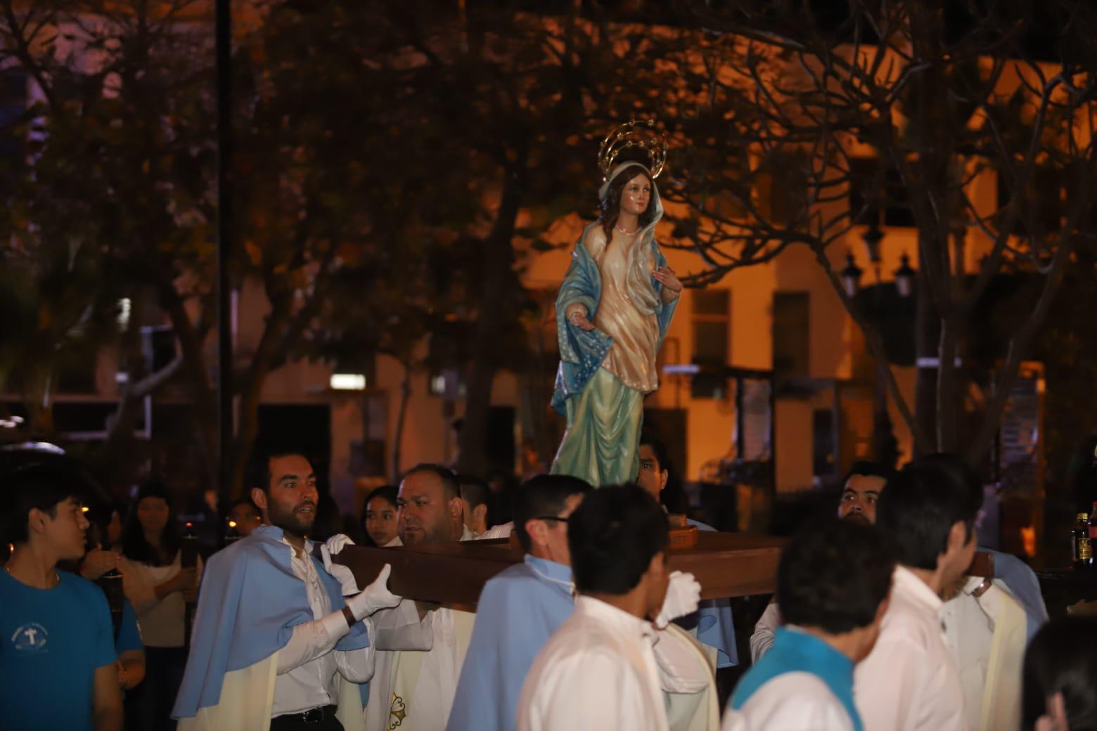 $!Muestran cientos de feligreses mazatlecos su fe a la Virgen de Nazaret