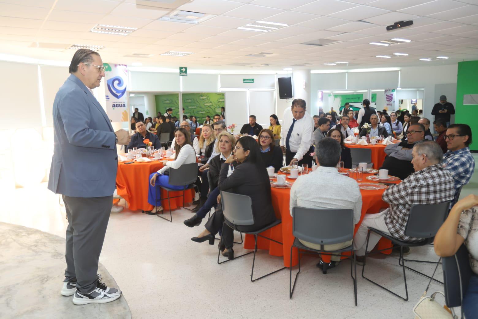 $!Óscar García, director de Tecmilenio Campus Mazatlán, dio la bienvenida a los asistentes.