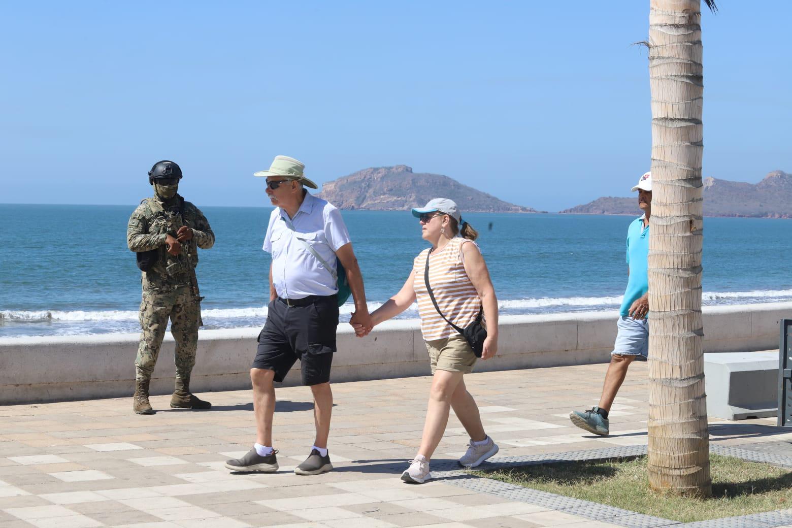 $!Crucero, futbol y Carnaval traen notable afluencia turística en Mazatlán