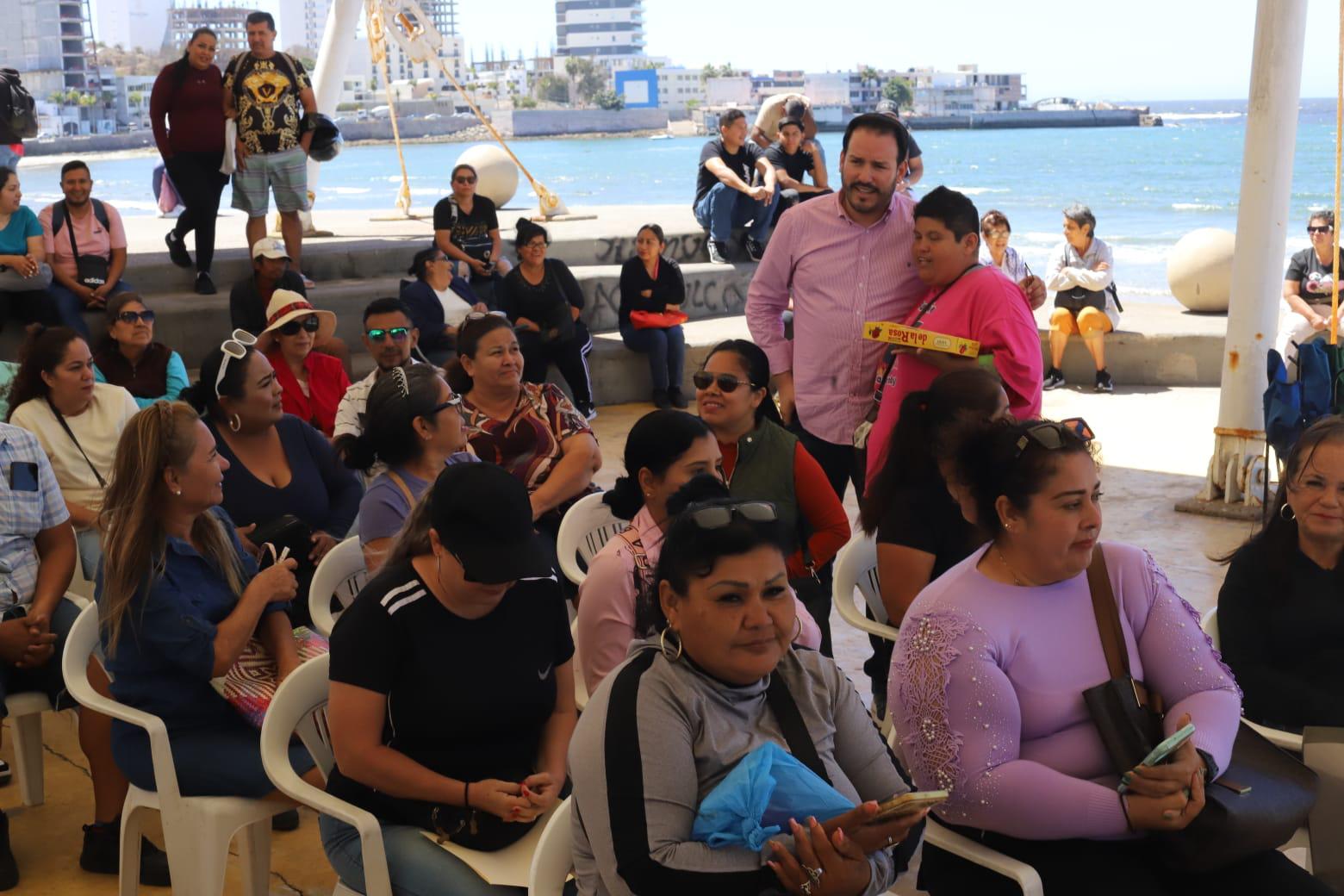 $!Entregan cerca de 250 apoyos para los tianguistas de la Juárez, Flores Magón y empacadoras de camarón