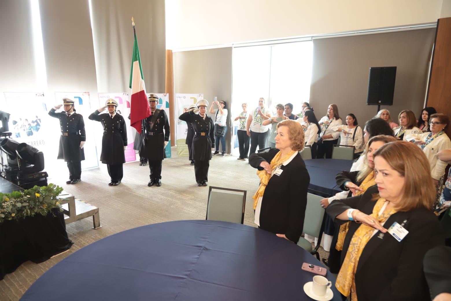 $!En el evento se realizaron los honores a la bandera.