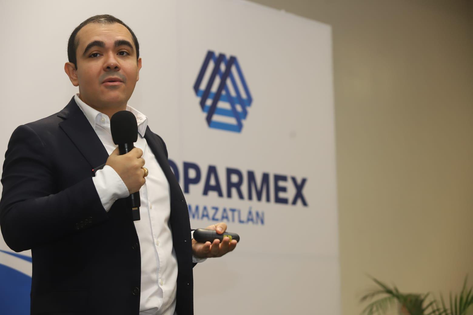 $!Mazatlán destaca como un polo para incentivar el turismo médico, dice el cirujano plástico Rigoberto Arámburo