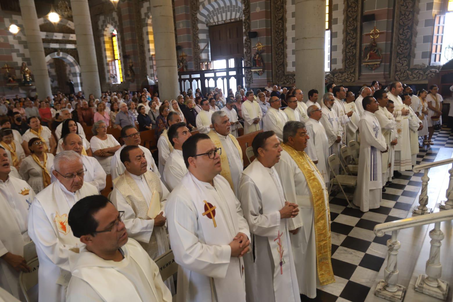 $!Sacerdotes de la Diócesis de Mazatlán renuevan sus promesas en la Misa Crismal