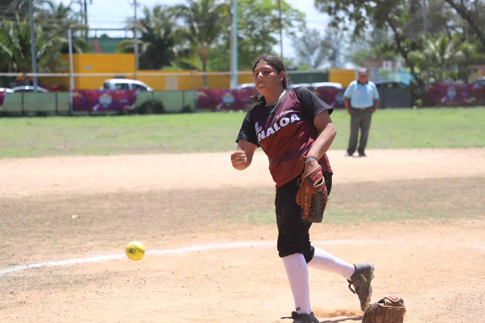 $!¡Son niñas de oro! Sinaloa se cuelga el oro en softbol de Nacionales Conade