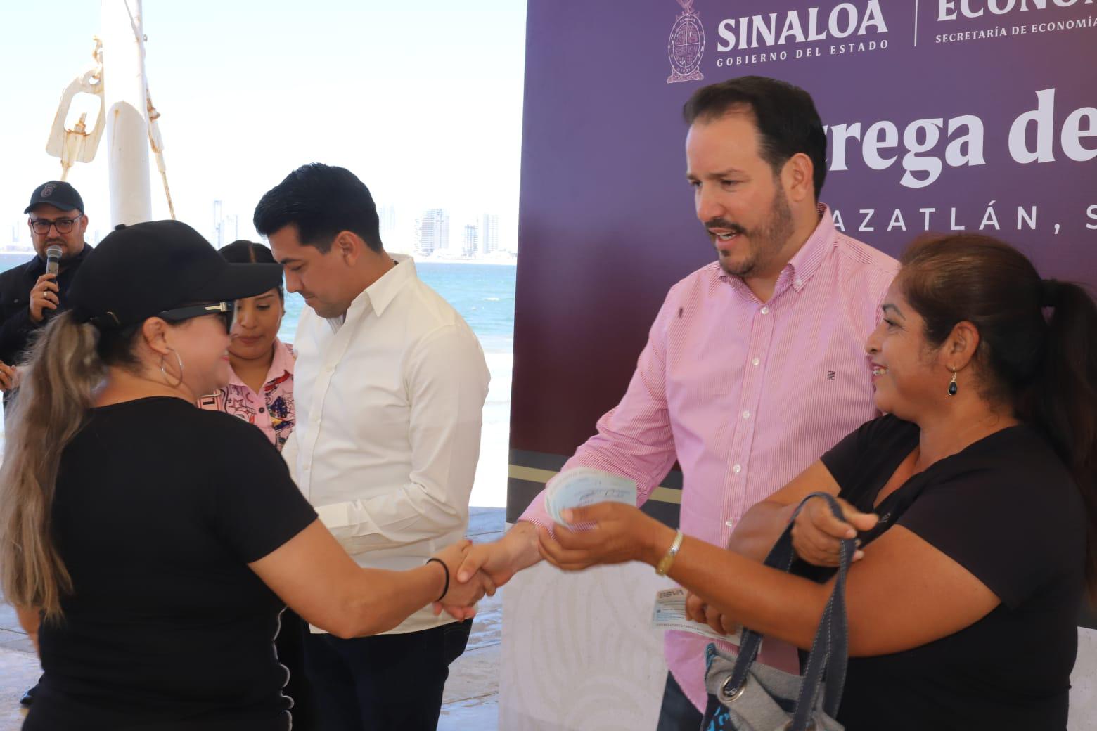$!Entregan cerca de 250 apoyos para los tianguistas de la Juárez, Flores Magón y empacadoras de camarón