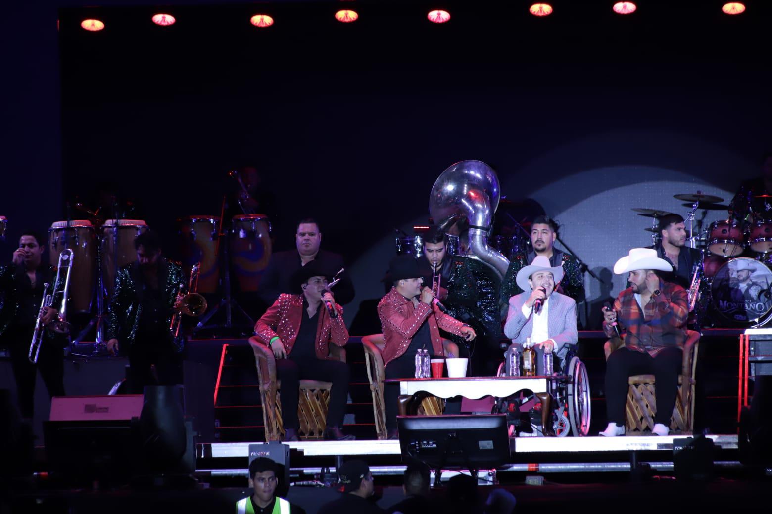 $!Los Dos de la S, Johnny Zazueta y Omar Tarazón, junto a Joel Elizalde y Alfredo Montaño en el concierto de la Banda MS en Mazatlán.