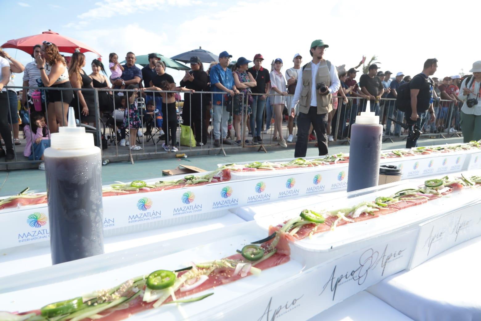 $!Mazatlán logra un nuevo Récord Guinness gastronómico con el sashimi más largo del mundo